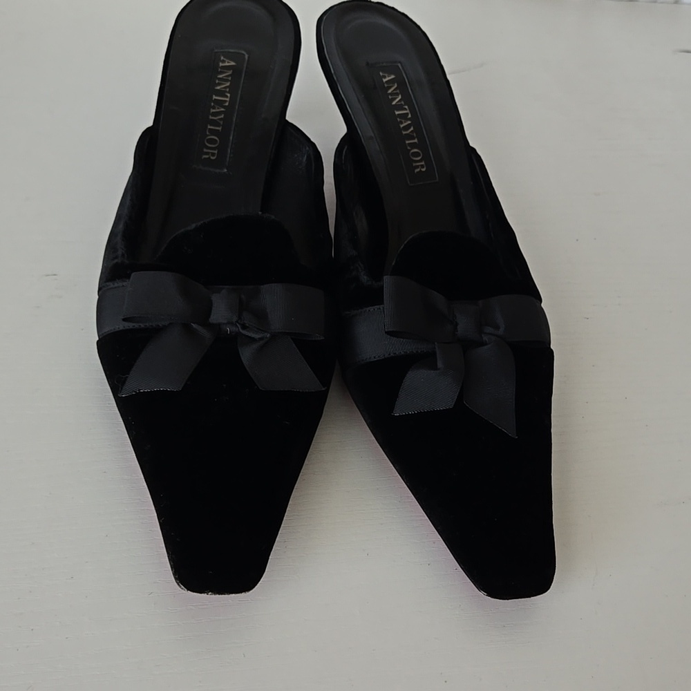 Ann Taylor Vintage Black Velvet Bow Kitten Heel Mules Made In ITALY Size 9M - Picture 2 of 10